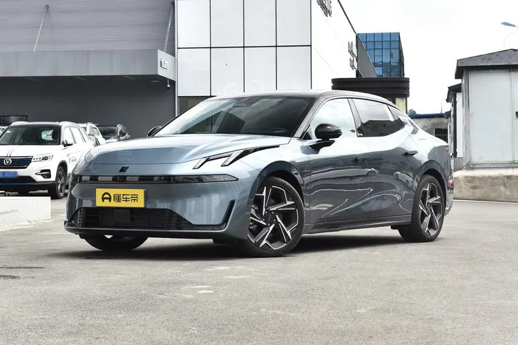 Lynk & Co 07 EM-P